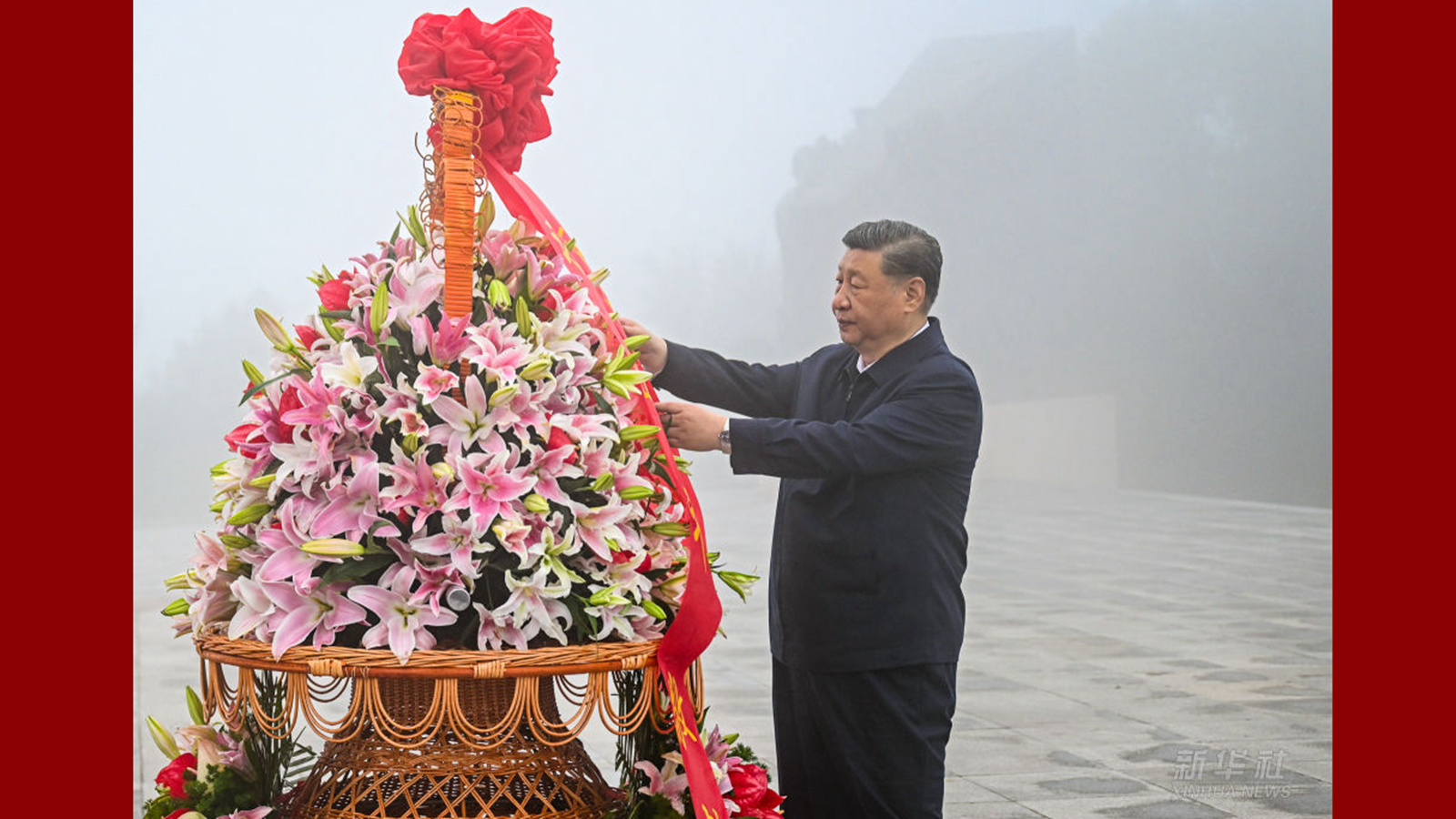 習近平在山西陽泉市向抗戰烈士敬獻花籃並參觀百團大戰紀念館