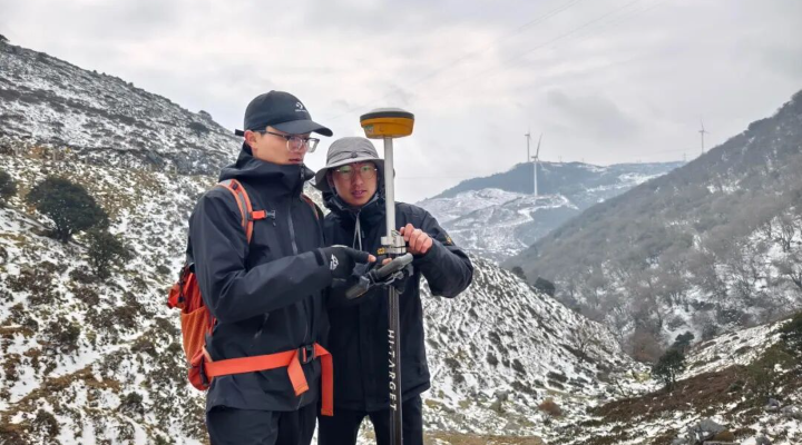 3月15日,南網超高壓公司大理局運維人員和設計院作業人員在雲南省大理州洱源縣開展藏粵直流工程線路終勘工作。 3月15日,南網超高壓公司大理局運維人員和設計院作業人員在雲南省大理州洱源縣開展藏粵直流工程線路終勘工作。