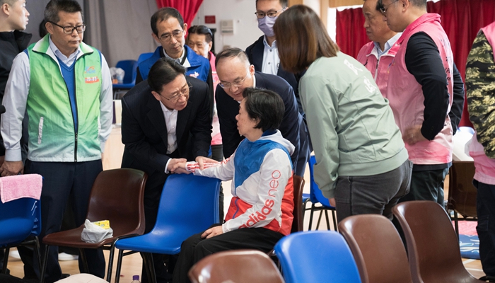 周霽農融探望慰問火災傷者和受影響居民