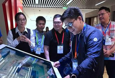 參訪團參觀中國科學院創科成果展
