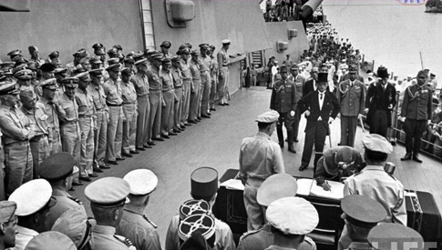 珍贵历史时刻：日本向盟军投降仪式