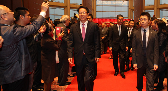 張曉明主任步入會場