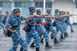 “香港大學生軍事生活體驗營”結業