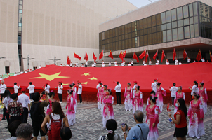 “十一”的香港，最耀眼那一抹中國紅
