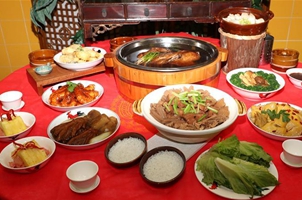 香港盆菜：融合傳統現代味 訴説千古團圓情