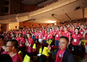 專列團觀看&ldquo;多彩貴州風&rdquo;演出